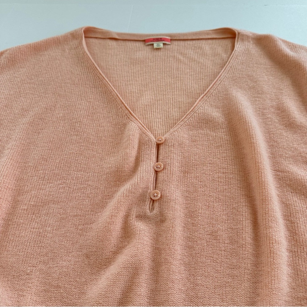 J.Crew Featherweight Cashmere V-neck T-shirt in Iced Peach | XL | EUC - Picture 4 of 9